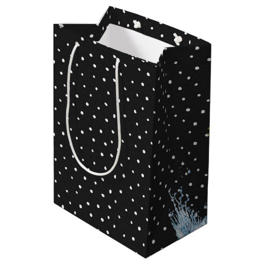 Springfrog auf Polka Dots Mittlere Geschenktüte (Rückseite Schrägansicht)