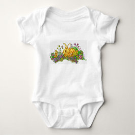 Springtime Bunnies in einem Bereich der Blume Baby Strampler
