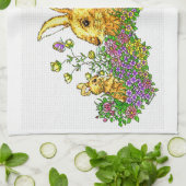 Springtime Bunnies in einem Bereich der Blume Geschirrtuch (Gefaltet)