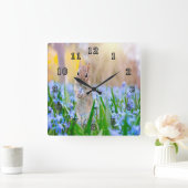 Springtime Chipmunk Quadratische Wanduhr (Zuhause)
