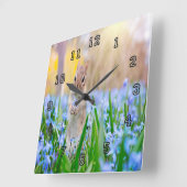 Springtime Chipmunk Quadratische Wanduhr (Winkel)