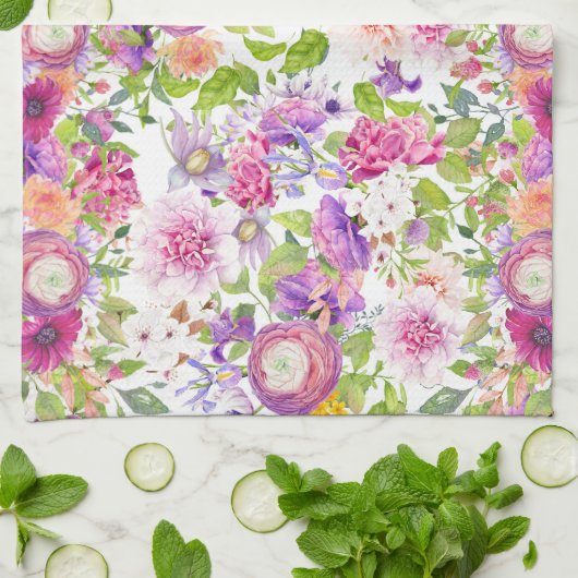 Springtime Ranunculus und Rose Geschirrtuch (Gefaltet)