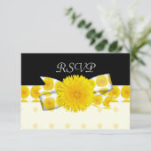 Springtime Yellow Dandelion Wedding RSVP Karte (Stehend Vorderseite)