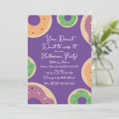 Sprinkle Donut Halloween-Party Script Einladung (Stehend Vorderseite)