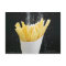 Sprinklensalz auf Pommes frites in Papierzapfen