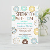 Sprinkler mit Liebe Blue Donut Baby Sprinkle Einladung (Stehend Vorderseite)