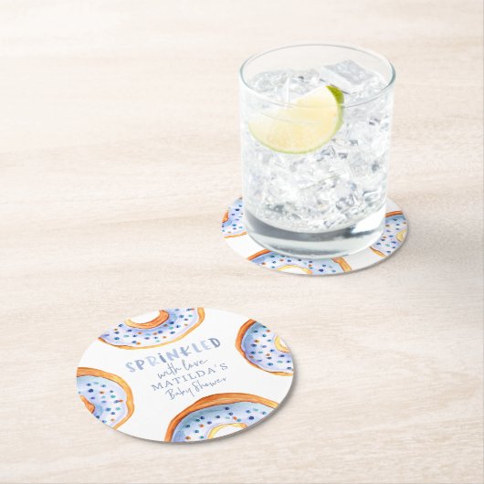 Sprinkler mit Liebe-Rosa-Donut-Babydusche Runder Pappuntersetzer (Vor Ort)