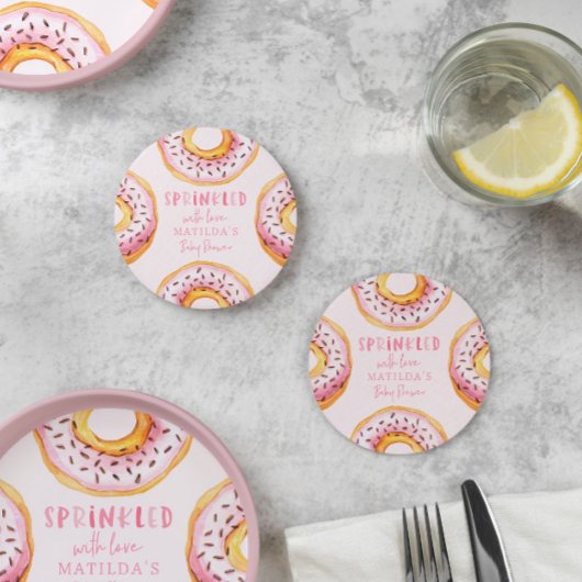 Sprinkler mit Liebe-Rosa-Donut-Babydusche Runder Pappuntersetzer