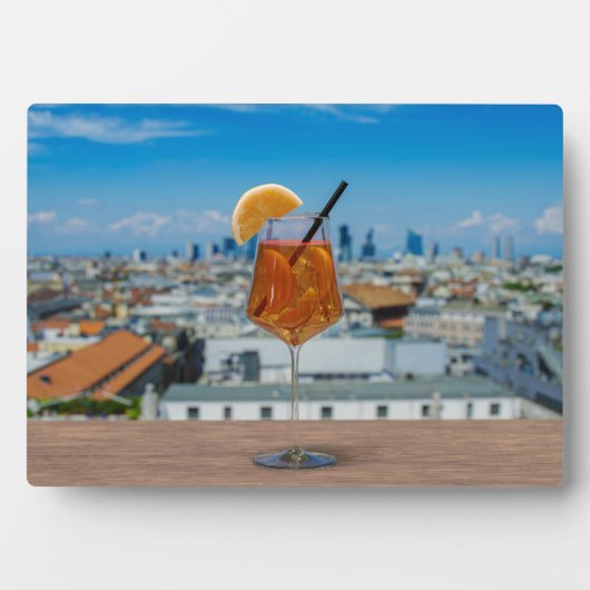 Spritz Cocktail auf einem Tisch mit Blick auf Mail Fotoplatte (Vorderseite)