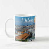 Spritz Cocktail auf einem Tisch mit Blick auf Mail Kaffeetasse (Links)