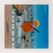 Spritz Cocktail auf einem Tisch mit Blick auf Mail Puzzle (Horizontal)