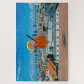 Spritz Cocktail auf einem Tisch mit Blick auf Mail Puzzle (Vertikal)