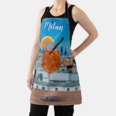 Spritz Cocktail auf einem Tisch mit Blick auf Mail Schürze (InSitu)