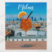 Spritz Cocktail auf einem Tisch mit Blick auf Mail Weinetikett (Einzelnes Label)