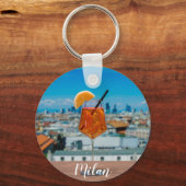 Spritz cocktail on a table with view of Milan Schlüsselanhänger (Rückseite)