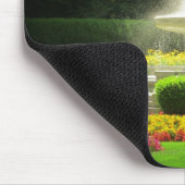 Spritzenbrunnen für Blumengarten Mousepad (Ecke)