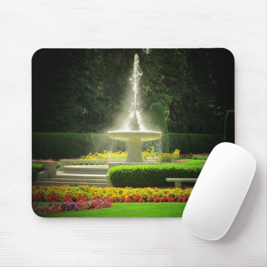 Spritzenbrunnen für Blumengarten Mousepad (Mit Mouse)