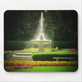 Spritzenbrunnen für Blumengarten Mousepad (Vorne)