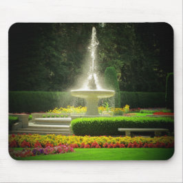Spritzenbrunnen für Blumengarten Mousepad