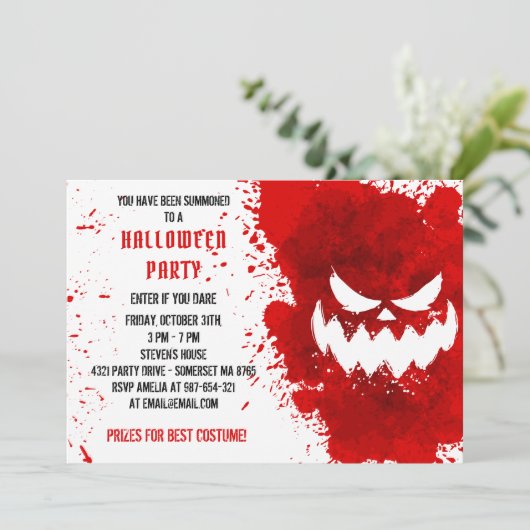 Spritzer aus rotem Blut Creepisches Halloween-Part Einladung (Stehend Vorderseite)