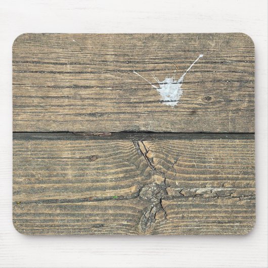 Spritzer von Vogelabfällen auf gewittertem Holz Mousepad (Vorne)
