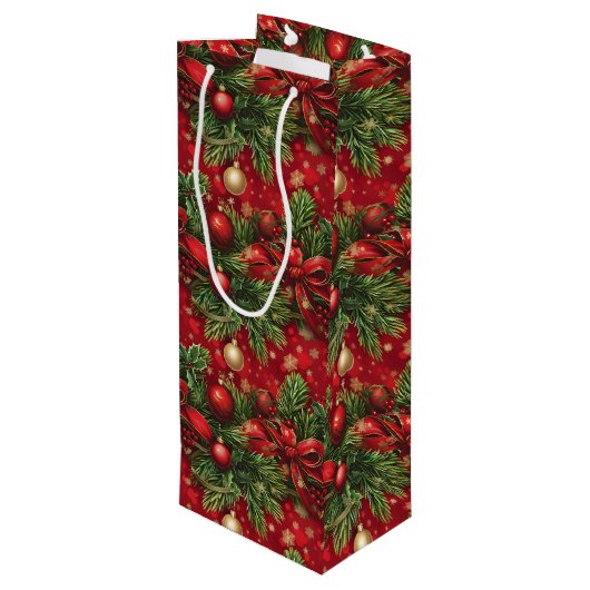 Spruce Boughs und Weihnachtsbälle Rot Grün Geschenktüte Für Weinflaschen (Rückseite Schrägansicht)