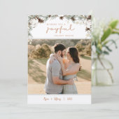 Spruce & Pine Cones Weihnachtskarte Einladung (Stehend Vorderseite)