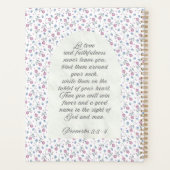 Sprüche 3:3–4 Florale Schriftstelle  Planer (Rückseite)