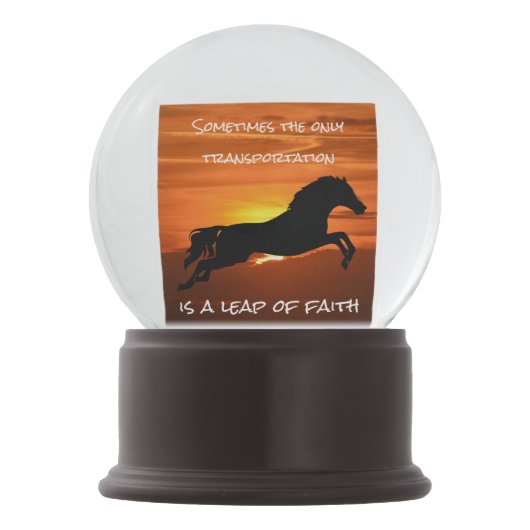 "Sprung des Glaubens" Zitat u. Pferd, die am Schneekugel (Rückseite)