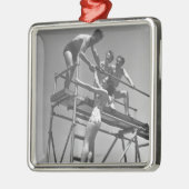 Sprungbrett Silbernes Ornament (Links)