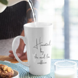 Spuk durch das kaffeeweiße Halloween Milchtasse