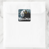 Spuk Haus auf einem Hügel Spooktacular Halloween Quadratischer Aufkleber (Tasche)