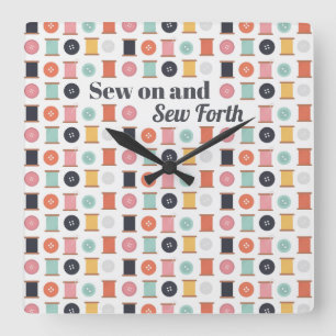 Spulen des Fadens und des nähenden Quadratische Wanduhr