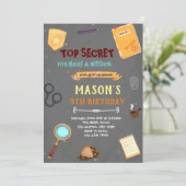 Spy Geburtstag Thema Einladung (Stehend Vorderseite)