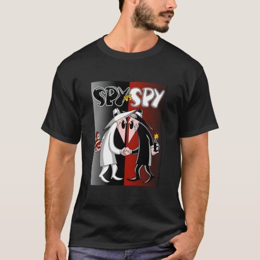 Spy vs Spy in Action Essential T-Shirt (Vorderseite)