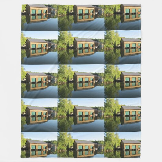 Squam River Boathouse Fleecedecke (Vorderseite)