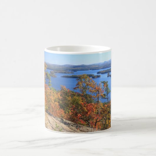Squam See-Klapperschlangen-Klippen im Herbst Kaffeetasse (Mittel)