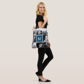Square Foto Collage Navy Mit Monogramm Custom Tasche (Am Model)