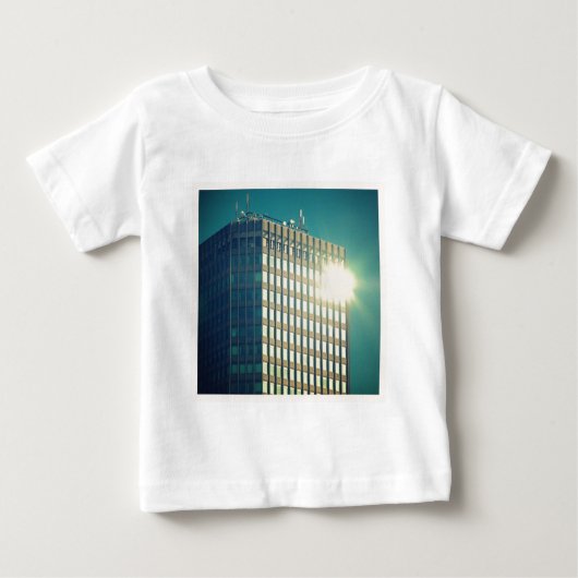 Square Foto - Sun auf einem Gebäude Baby T-shirt (Vorderseite)