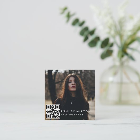 Square Modern Fotografy Business Card mit QR Co Quadratische Visitenkarte (Stehend Vorderseite)