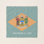 Square Scarf mit Flagge des Delaware-Staat, USA Schal<br><div class="desc">Fügen Sie Ihrem Kleiderschrank eine Touch Delaware Stolz hinzu mit unserem exklusiven quadratischen Schal mit der Flagge Delaware! Dieser quadratische Schal, der mit viel Liebe zum Detail gestaltet wurde, ist mehr als nur ein stilvolles Accessoire; er ist eine Feier des Erbes und des kulturellen Stolzes von Delaware. Das elegante Design...</div>