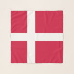 Square Scarf mit Flagge von Dänemark Schal<br><div class="desc">Fügen Sie Ihrem Kleiderschrank eine Touch dänischer Eleganz hinzu, mit unserem quadratischen Schal mit der Flagge Dänemarks! Dieser vielseitige Schal ist nicht nur ein modisches Accessoire, sondern eine stilvolle Darstellung Ihrer Bewunderung für Dänemark. Das lebendige Design zeigt die ikonische dänische Flagge und ist damit ein einzigartiges Statement-Stück, das jedes Outfit...</div>