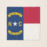 Square Scarf mit Flagge von North Carolina, USA Schal<br><div class="desc">Fügen Sie Ihrem Kleiderschrank eine Touch Staatsstolz mit unserem exklusiven Vierecktuch mit der Flagge von North Carolina hinzu! Dieses Tuch, das Eleganz und kulturellen Stolz verbindet, ist mehr als nur ein modisches Accessoire; es ist eine Feier des reichen Erbes und der lebendigen Identität von North Carolina. Das markante Design zeigt...</div>