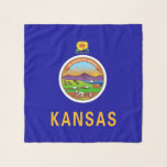 Square Scarf unter der Flagge von Kansas Staat, US Schal<br><div class="desc">Fügen Sie Ihrem Kleiderschrank eine Touch Kansas Stolz hinzu, mit unserem exklusiven quadratischen Schal mit Kansas-Fahne! Dieser quadratische Schal, der mit viel Liebe zum Detail gestaltet wurde, ist mehr als nur ein Mode-Accessoire; er ist eine Feier von Kansas Erbe und seinem kulturellen Stolz. Das elegante Design zeigt deutlich die ikonische...</div>