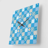 Square Wall Clock: Daisy Chains, Imitate Patchwork Quadratische Wanduhr (Winkel)