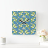 Square Wall Clock: Lilies of the Valley on Blue Quadratische Wanduhr (Zuhause)