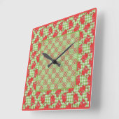 Square Wall Clock: Rote Drachen auf Green Gingham Quadratische Wanduhr (Winkel)