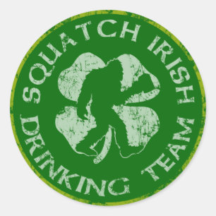 Squatch irisches trinkendes Team Runder Aufkleber