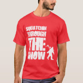 Squatchin durch den Schnee T-Shirt (Vorderseite)