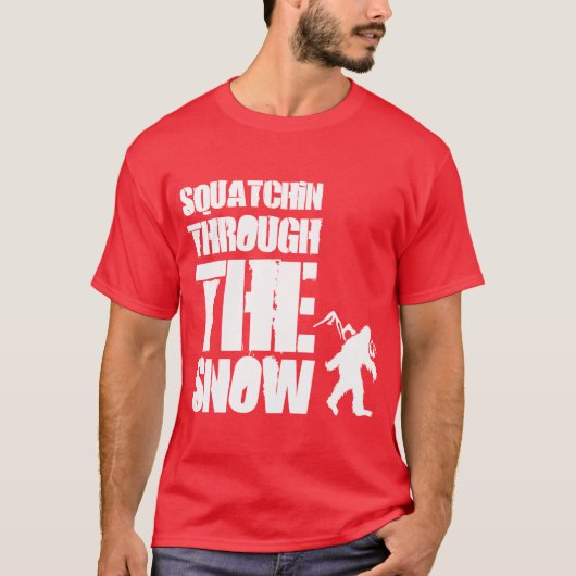 Squatchin durch den Schnee T-Shirt (Vorderseite)